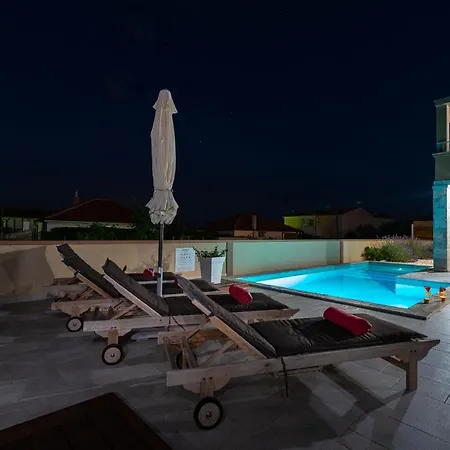 Luscinia Privlaka (Zadar)