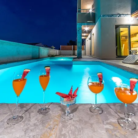 Luscinia Villa