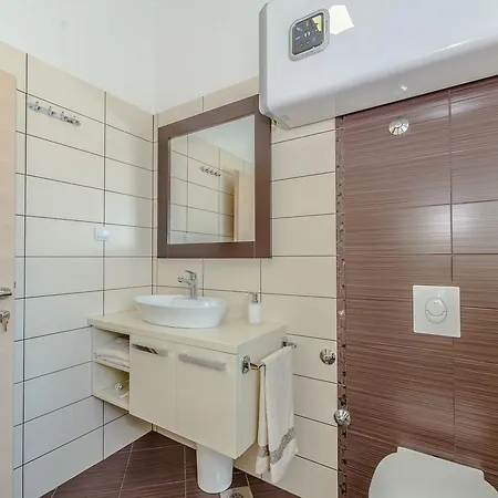 Luscinia Villa